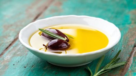 12 Mind Blowing Ways To Use Olive Oil That Nobody Ever Told You About 