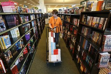 Amazon Struggles to Crack Publishing