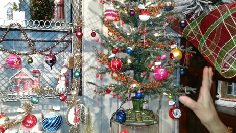 How to create a Vintage Christmas Display