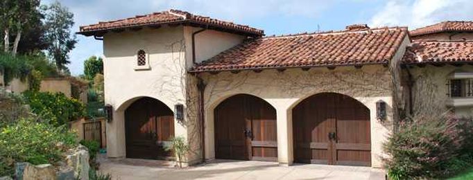 Dynamic Garage Door