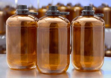 PET and PEN ship-in-a-bottle design lets plastics replace glass