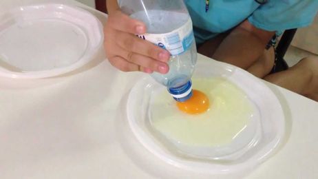 Best Way to Separate Egg Yolk and Egg White (with Bottle)