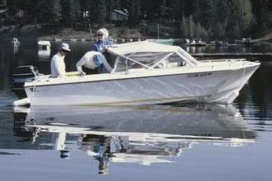 How to Remove Boat Decals