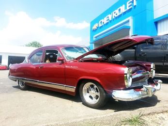 Wanna Turn Heads? Park a ’54 Kaiser Manhattan at Runde’s