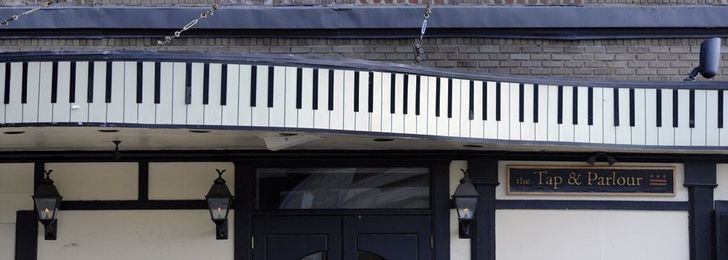 IT IS SIMPLE teaches seniors about tech