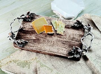 Wood acorn cutting board is cut above the ordinary