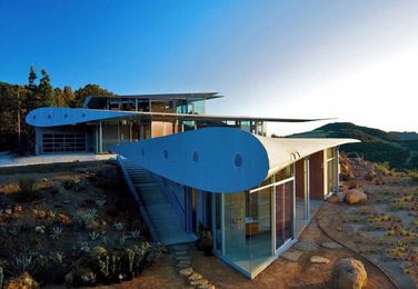 Houzz Tour: A Salvaged Airplane Becomes a Soaring Hillside Home