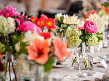 Wedding Flowers: How Much Should I Budget for Wedding Flowers?