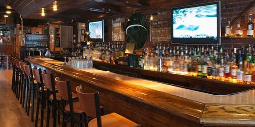 9 Essential Ingredients That Make a Great Bar