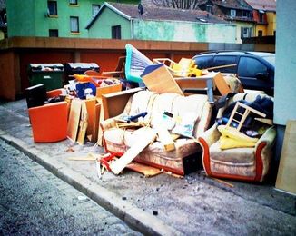 How Your Commercial Business Can Dispose of Large Bulk Trash Items