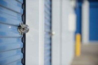 Which is Better, Onsite Storage Units or Storage Facilities?