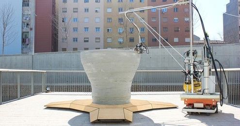 Teams of 3D-printing robots can build large objects