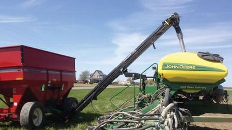 Seed Conveyor Has Self-Contained Hydraulics