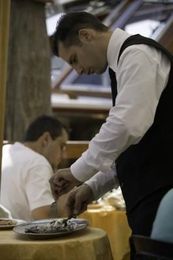 How to Handle Customer Complaints in the Food Service Industry