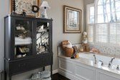 Bathroom Storage: Smart Ways to Stow More: Quick and Stylish Storage
