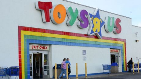 Woman Visits Toys ‘R’ Us, Pays Off All the Layaways