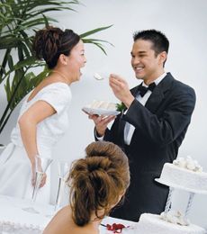 Cake-cutting etiquette and guidelines
