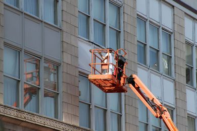 5 Safety Tips When Operating Man Lift Equipment