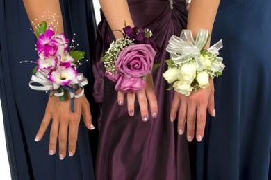 4 questions to ask before reserving prom transportation