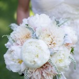 Don’t Hire Your Wedding Florist Until You Read This!