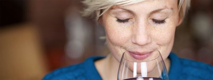 How To Smell Wine. Why You Smell Wine In The Glass