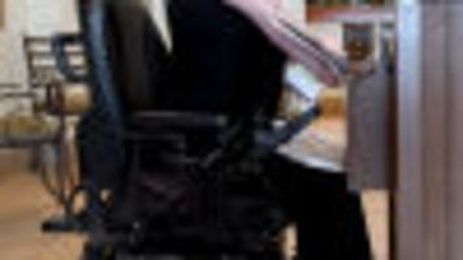 Olive Garden hostess doesn’t let disability hold her back