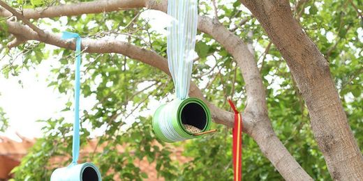 Dress Up Your Yard With a Homemade Bird Feeder