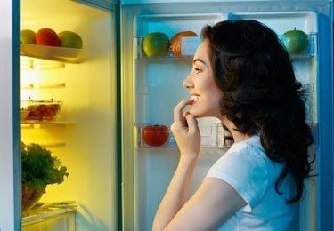 Refrigerator Repair Pro’s Tips for Keeping a Family’s Food Supply Safe
