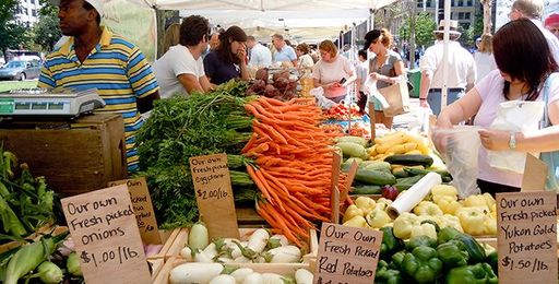 4 Farmers' Market Etiquette Rules You're Probably Breaking