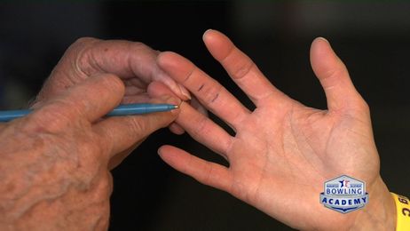 Bowling Tips: Relaxed Bowling Grip Pressure