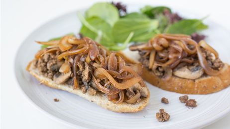 Got ground beef? Make 30-minute skillet beef and mushroom toasts