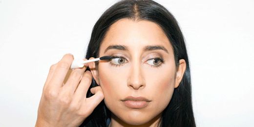 4 Easy Steps to Applying Fake Lashes Flawlessly