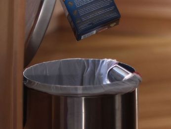 This smart garbage can manages your shopping list