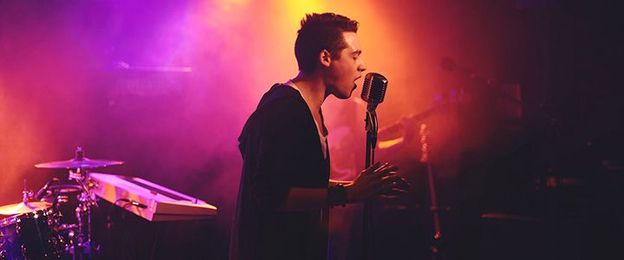 Singers, Don’t Forget These 9 Items In Your Gig Bag!