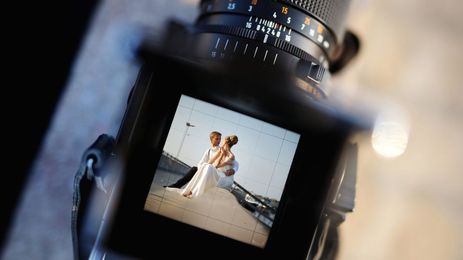 What you need to know before hiring a wedding photographer