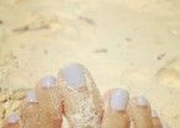 10 Beach-Ready Pedicure Ideas That Don't Require An Art Degree