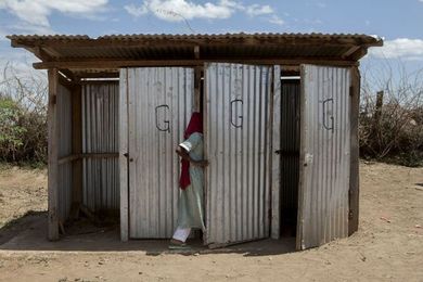 Perfume chemists aim to stop smelly loos