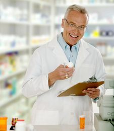 Do You Know the Difference Between a Pharmacy Technician and a Pharmacist?