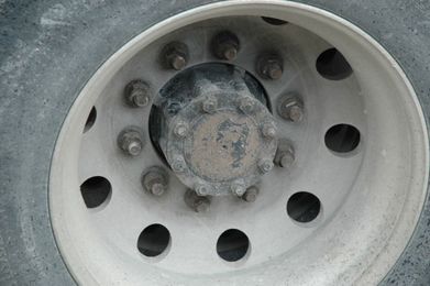 Tips to Prevent Wheel-off Incidents with Heavy Trucks