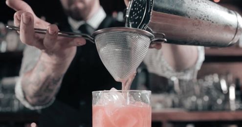 Tips & Tricks: This is the Right Way to Strain a Cocktail