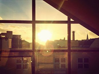 Nanostructured Glass Can Switch Between Blocking Heat and Blocking Light