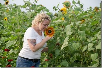 Late Bloomer Floral Brings Farm Fresh Flowers with Creative Design