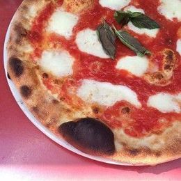 10 Pizza Restaurants Worth Travelling For In Canada