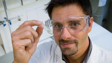 A Glue That Only Hardens When Electrified Will Even Work Under Water