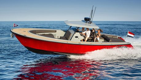 The Wajer 38 S Is a Sporty Speedboat That Knows How to Play