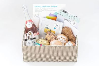 How to Create a Traditional Housewarming Gift Basket