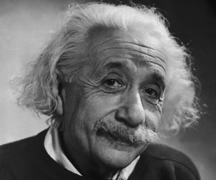 Albert Einstein on Sifting the Essential from the Non-Essential