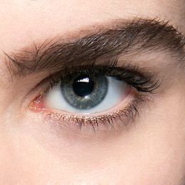 Eyebrow Waxing 101: At-Home Tips and What to Expect at the Salon