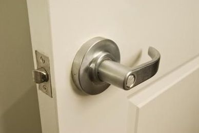 How to Take Off a Door Knob With No Screws