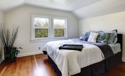9 Design & Decor Ideas for Apartments with Vaulted Ceilings